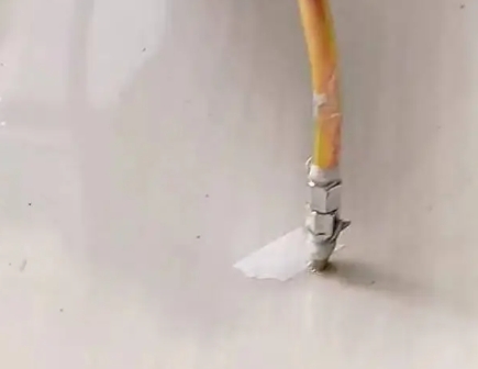 宝应瓷砖空鼓维修公司专业解答在瓷砖铺贴过程中，如果使用的砂料过粗（如全部使用了粗砂），可能会导致以下问题